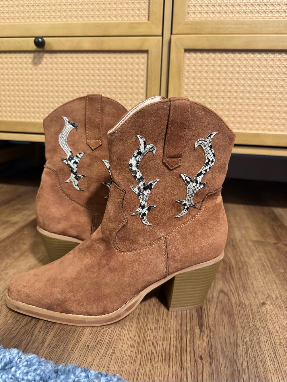 Yoki Brown Suede Western Cowboy Ankle Boots - Faux Alligator Print